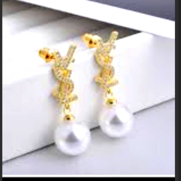 Earring - Picture 3 of 9